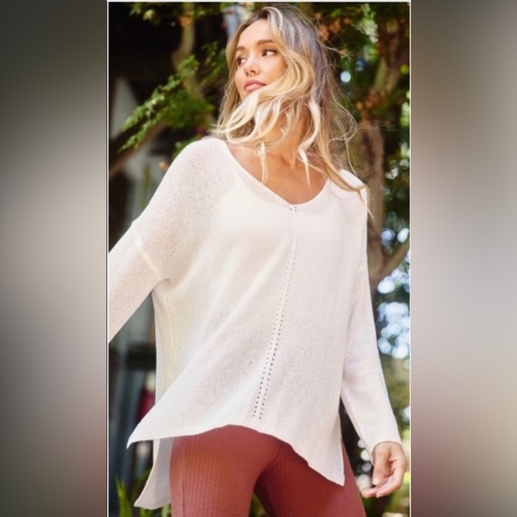 🎉 HP | 3/$50 • Perfect Summer to Fall Top 🤍 - Picture 5 of 11